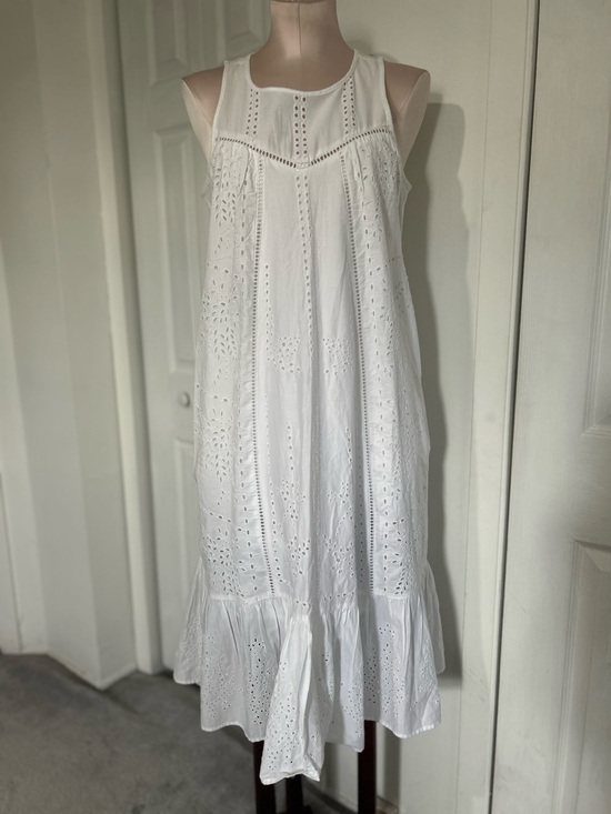 GAP Dresses & Skirts - GAP White Sleeveless Eyelet Midi Dress with Ruffle Hem